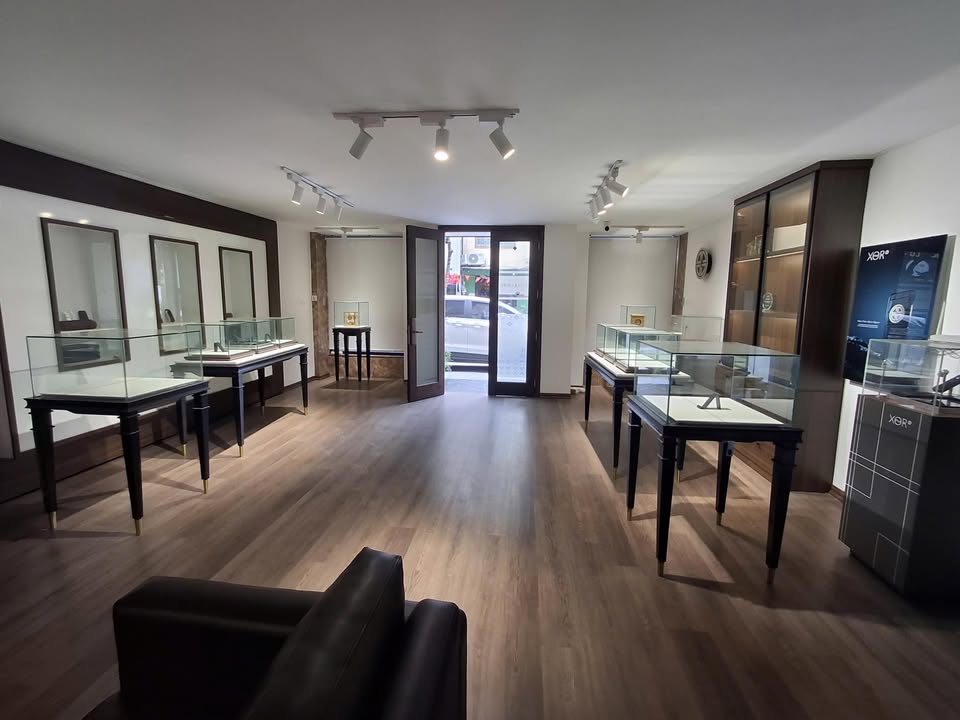 Cho thuê mặt bằng Tràng Tiền, Hoàn Kiếm 300m² giá 190 triệu - Vị trí đắc địa tại trung tâm Hà Nội!