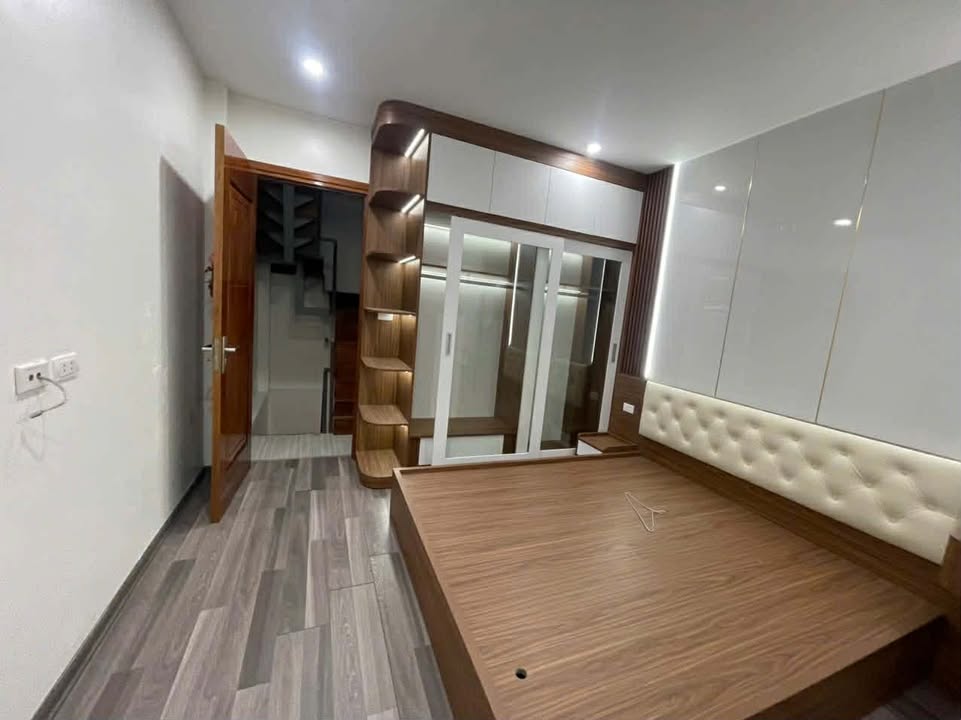 Cho thuê nhà nguyên căn Bạch Mai 5 tầng giá chỉ 12 triệu - Full nội thất sang trọng!