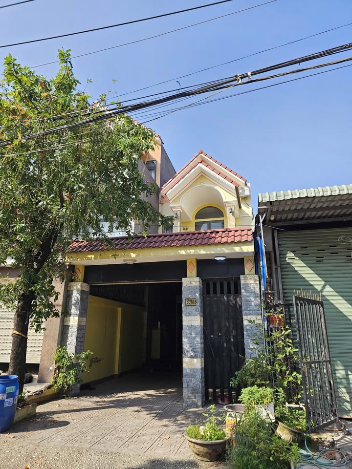 Nhà phố Bình Chuẩn, Thuận An 123.4m² giá 4.9 tỷ - Sổ hồng riêng, gần chợ Phú Phong!