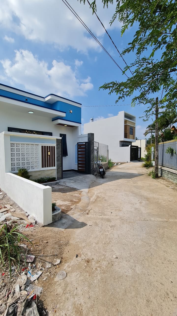 Nhà phố Khu phố Long Hòa A, Mỹ Tho 92m² giá 1.68 tỷ - Tổ ấm đơn sơ mà hạnh phúc!