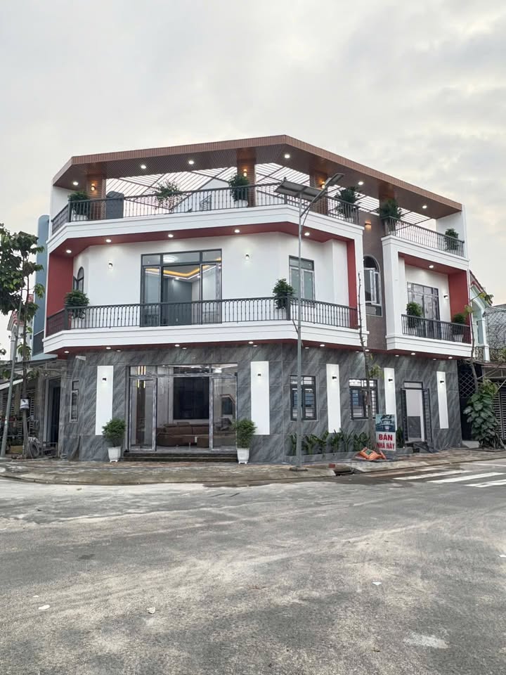 Nhà gốc 2 Mặt tiền Tân Hiệp 92.5m² giá 4.9 tỷ - Dọn vào ở ngay!