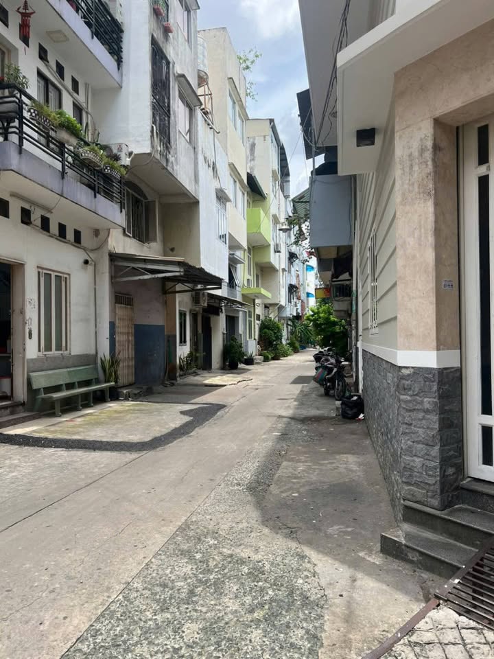 Nhà 2 tầng đường Dương Đình Nghệ, quận 11, 52m² giá 5.5 tỷ - Đầu tư sinh lời cao!