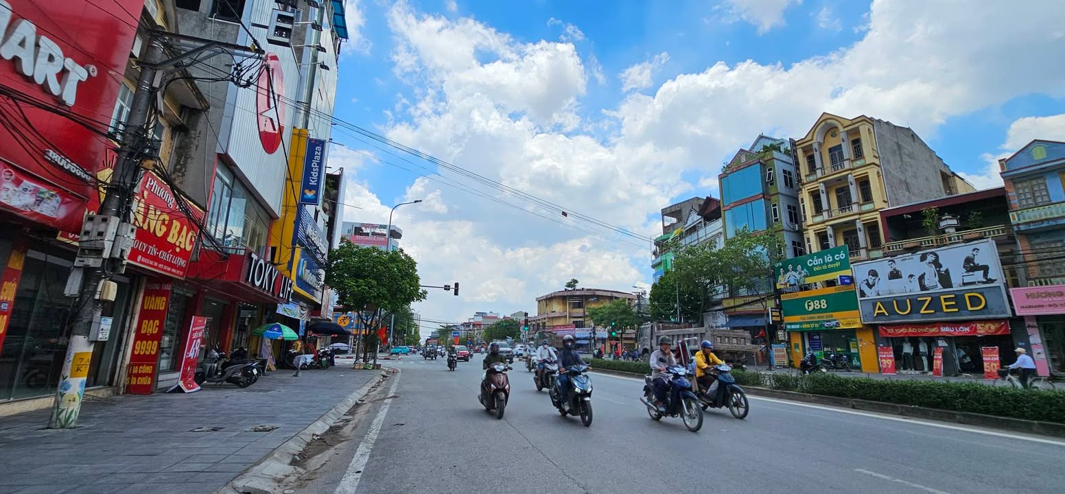 Nhà 4 tầng Trạm Trôi, Hoài Đức, 44m² - Chỉ cần xách vali về ở!