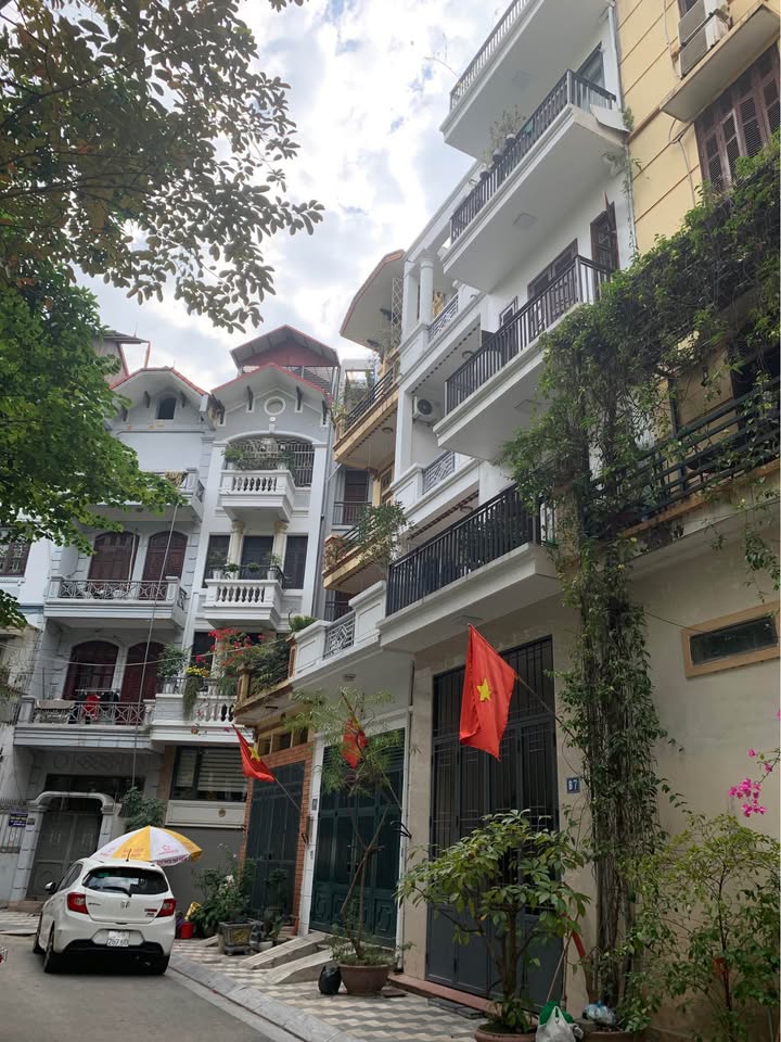 Nhà Phố Hồ Tùng Mậu 55m² giá 20 tỷ - Phân lô vỉa hè ô tô tránh