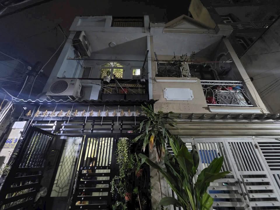 Nhà hẻm 4m Huỳnh Tấn Phát Quận 7, 27.9m² giá 3.9 tỷ - Sổ hồng riêng, tiện ích đầy đủ!