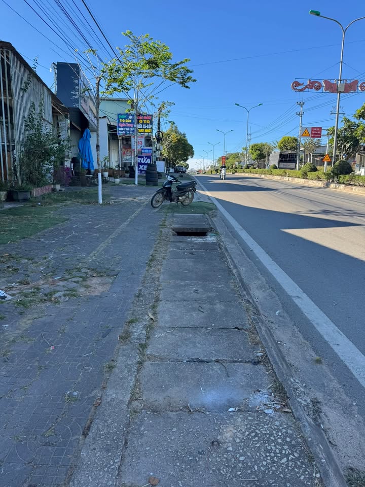 Đất mặt tiền đường Trần Phú, Ngọc Hồi, Kon Tum 400m² - Sổ đỏ chính chủ, giá chỉ 2 tỷ!