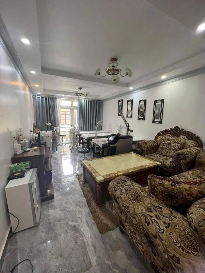 Nhà mặt tiền đường Nguyễn Lương Bằng, Đà Lạt 65m² giá 11.5 tỷ - Thiết kế sang trọng, kinh doanh thuận lợi!