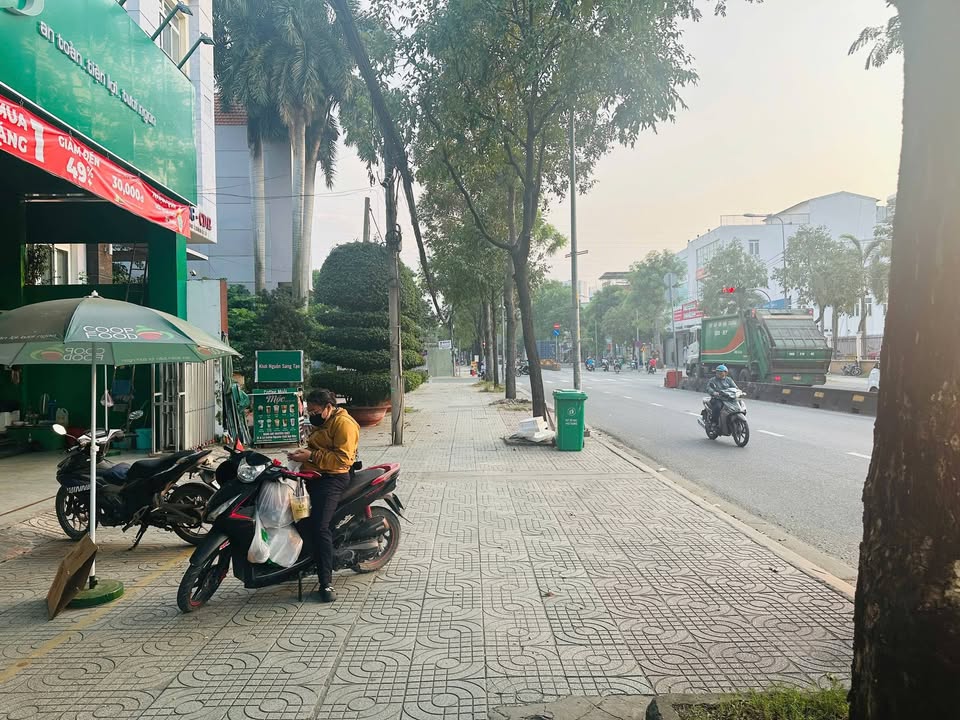 Bán gấp FrontHouse Lê Thị Riêng, Q12, 180m² giá 32 tỷ - Dòng tiền ổn định 600 triệu/năm!