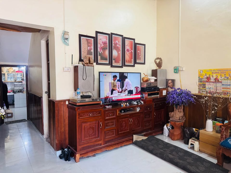 Nhà riêng 66,6m² tại Ngõ Bia Ông Lang, TP Hòa Bình - Giá chỉ 2 tỷ VND, thương lượng ngay!