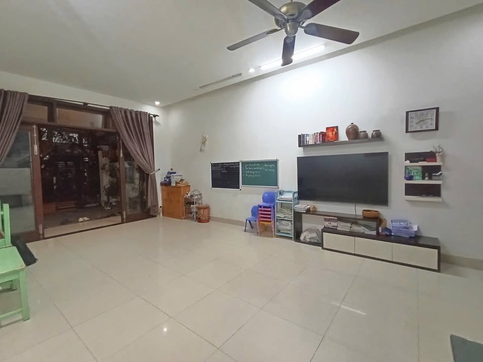 Nhà 3 tầng Khuê Mỹ 100m² giá 10.3 tỷ - Thiết kế hiện đại, sân xe rộng rãi!