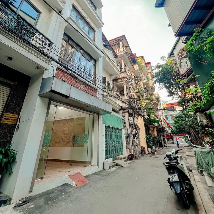 Nhà 5 tầng Nguyễn Khánh Toàn, Cầu Giấy 60m² giá 18.5 tỷ - Thiết kế thông minh, kinh doanh thuận lợi!