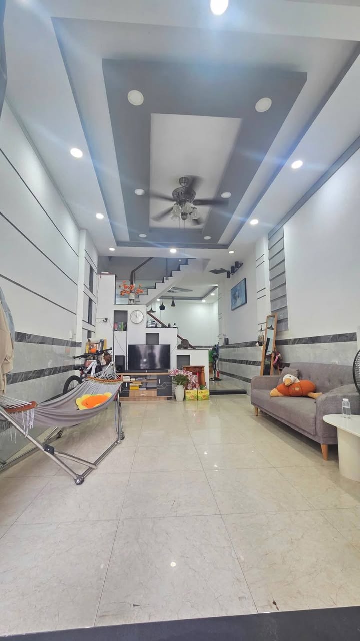 Nhà đẹp 2 tầng ở Bình Tân 52m² giá 5 tỷ - Tiện ích đầy đủ, sẵn sàng vào ở!