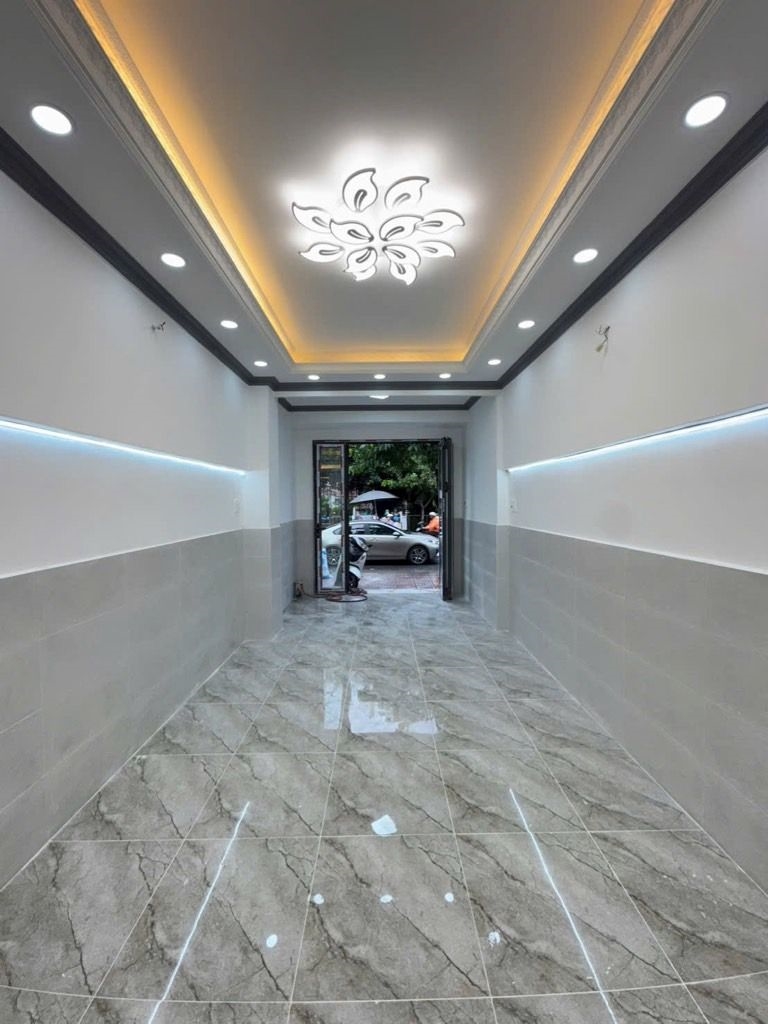 Nhà mặt tiền Trần Xuân Soạn, Quận 7, 65m² giá 8.8 tỷ - Căn góc hiếm có!