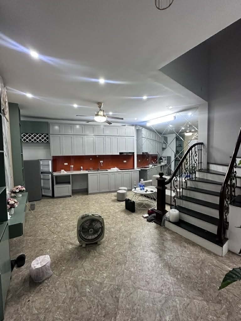 Nhà phố Minh Khai, quận Hai Bà Trưng, 65m², giá 11 tỷ - Kinh doanh tốt, gần ô tô!