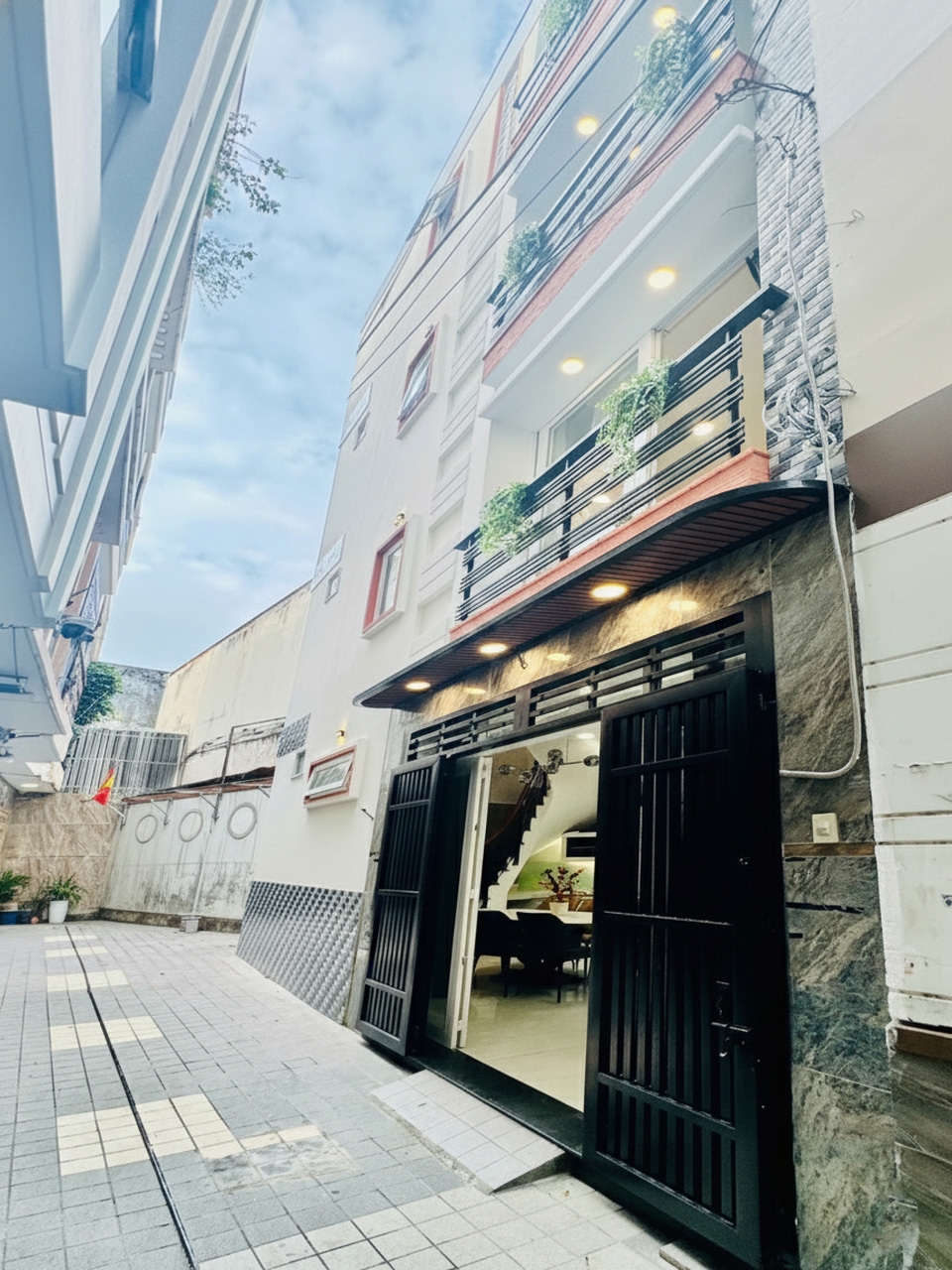 Nhà Bùi Văn Thêm Phú Nhuận 36m² giá 7.9 tỷ - Sổ hồng chính chủ, 4 tầng tiện nghi!