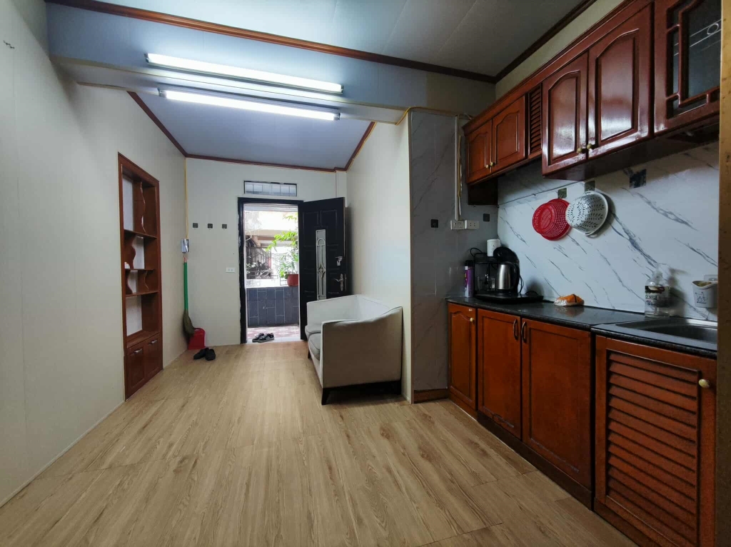 Cho thuê căn hộ tập thể Ngọc Khánh Ba Đình 42m² chỉ 5 triệu - Nhà đẹp, đầy đủ tiện nghi!