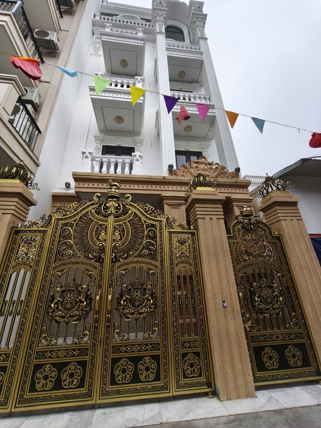 Bán nhà Việt Hưng, Long Biên 95m² giá 21,9 tỷ - Gara ô tô, thang máy