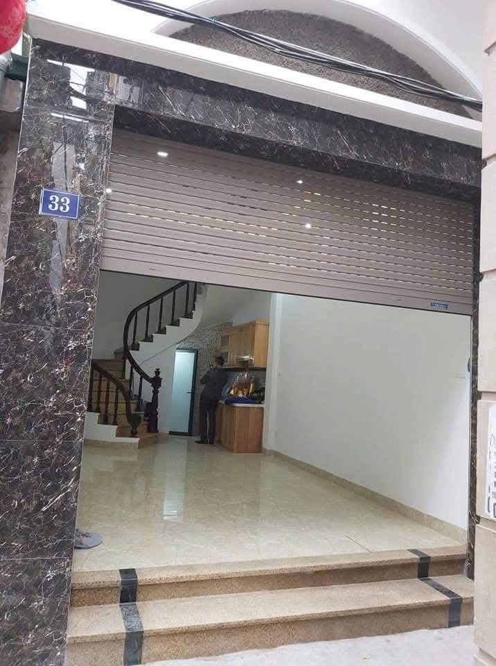 Bán nhà Cầu Giấy 35m² giá 9.8 tỷ - Mặt ngõ nông, kinh doanh thuận lợi!