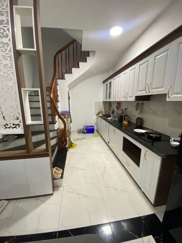 Nhà đẹp Thạch Bàn 35m² giá 6.6 tỷ - Nở hậu, view thoáng, sân rộng!