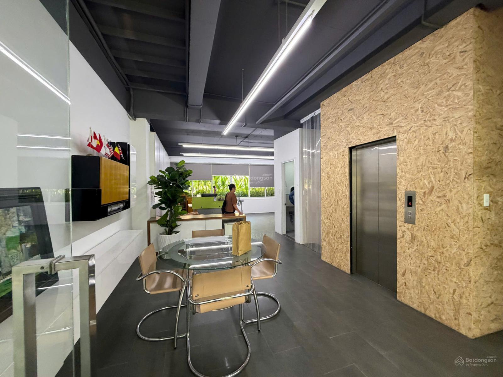 Cho thuê nhà phố Nguyễn Cơ Thạch, 693m² giá 160 triệu - Phù hợp cho showroom, văn phòng