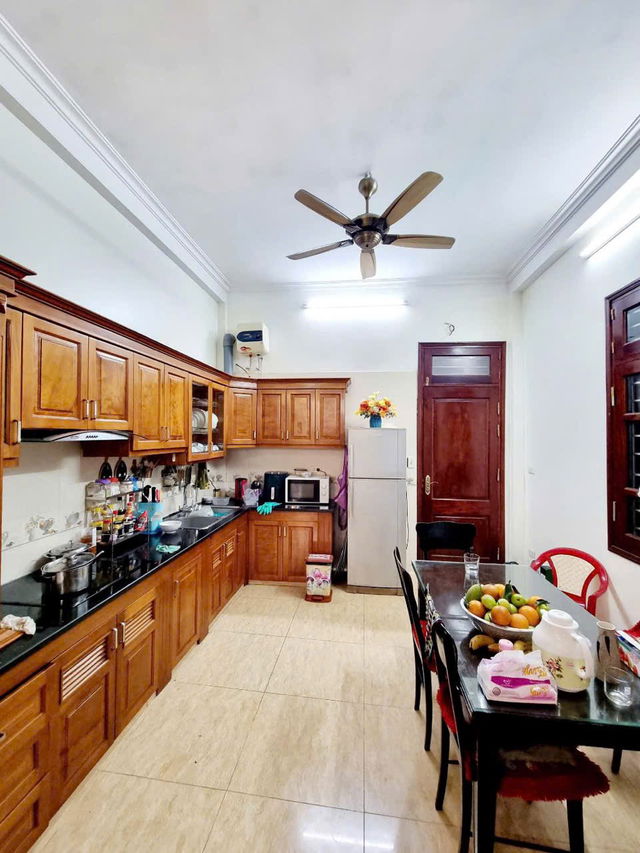 Nhà phố Hoàng Quốc Việt 80m², 4 tầng, giá 19.6 tỷ - An ninh tốt, phù hợp cho hộ gia đình!