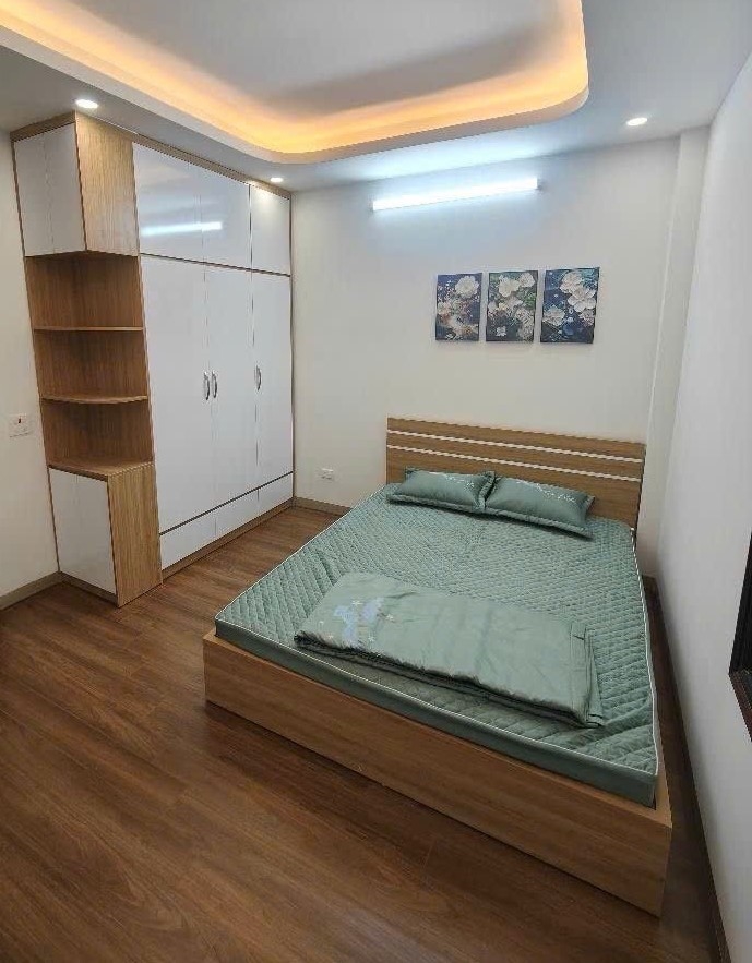 Nhà Cầu Giấy 32m² giá 6.09 tỷ - 2 mặt thoáng, ô tô đỗ gần!