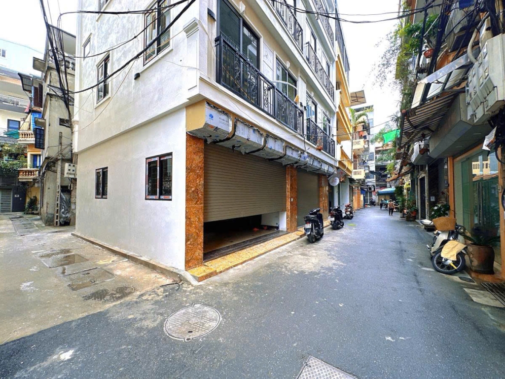 Nhà lô góc Hoàng Quốc Việt, Cầu Giấy 55m² giá 20.9 tỷ - Thiết kế hiện đại, ô tô tránh nhau!