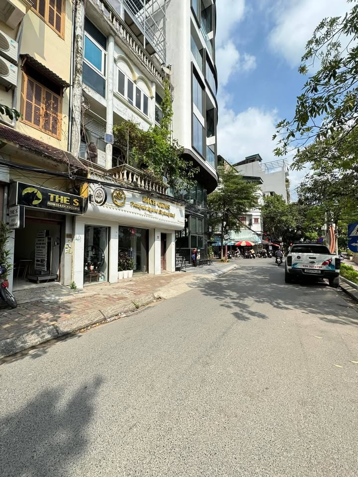 Nhà 6 tầng mặt hồ Đầm Tròn, Đội Cấn, 112m² giá 34 tỷ - Kinh doanh tuyệt vời!