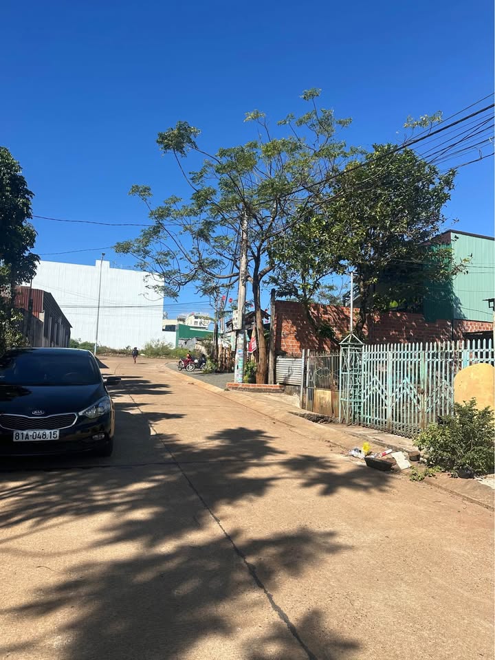 Nhà nguyên căn cho thuê tại Hẻm 47 Lý Nam Đế, Pleiku - Diện tích 190m², sân rộng thoáng đãng!