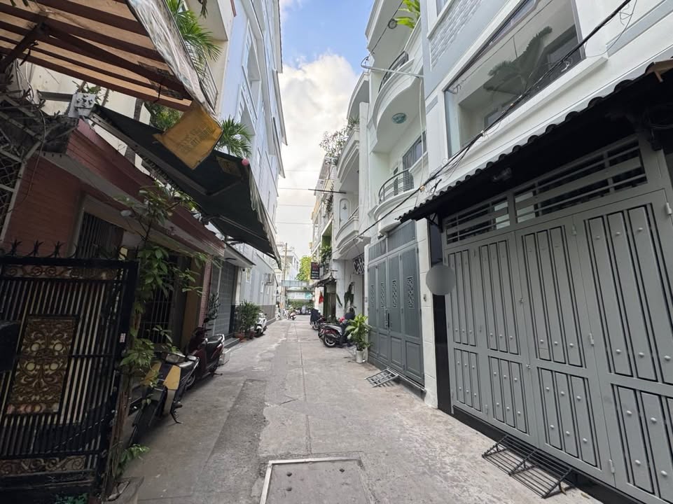 Nhà 5 Tầng Mặt Tiền Phan Xích Long, 42m² giá 9.98 Tỷ - Đầu Tư Tốt Nhất!