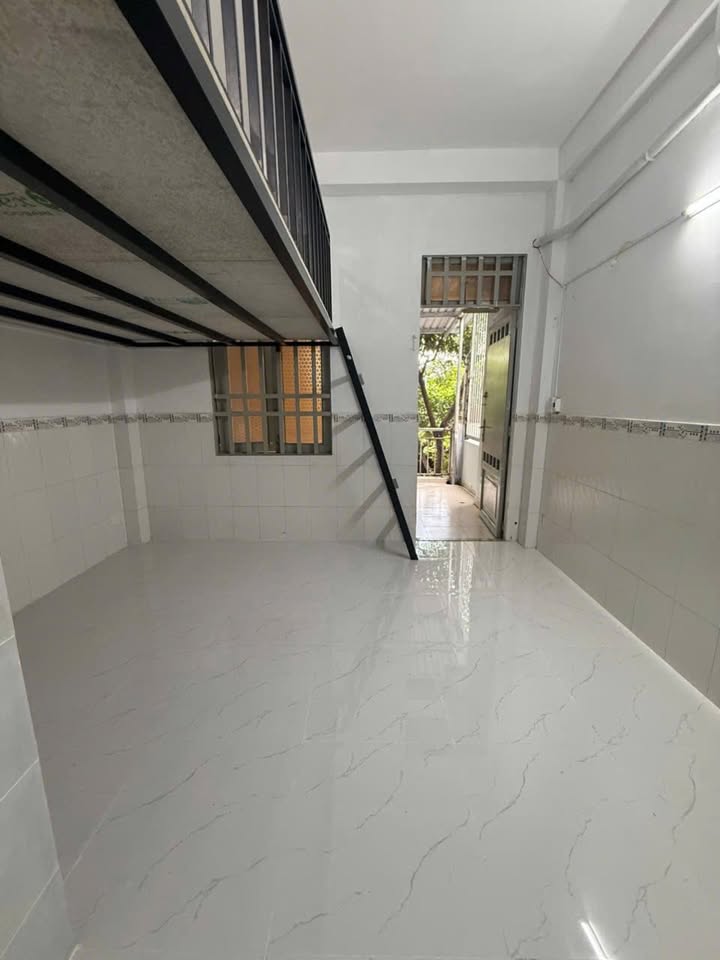 Căn hộ cho thuê tại Tân Bình 30m² giá 4.9 triệu - Mới xây, ban công thoáng mát!
