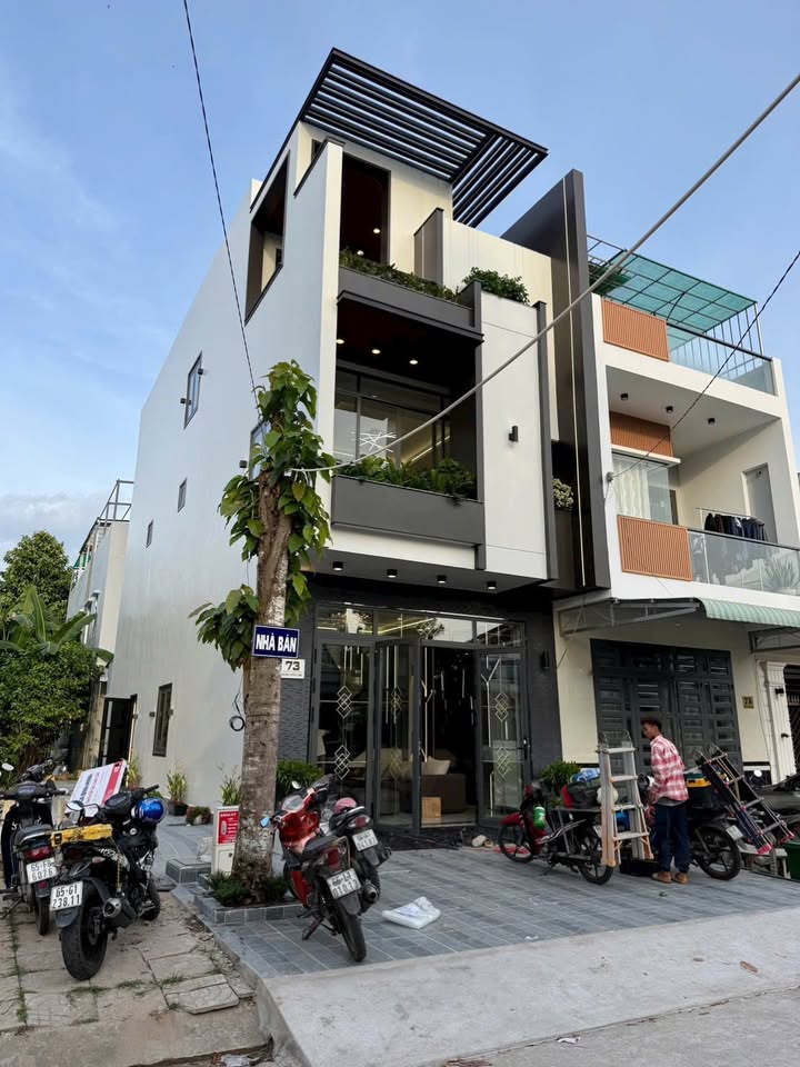 Nhà trệt 2 lầu KDC Hồng Loan, Cần Thơ 80m² giá 6.5 tỷ - Full nội thất cao cấp!