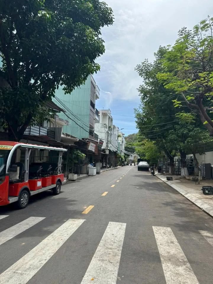 Nhà mặt tiền Thành Thái Quy Nhơn 85m² giá 5.9 tỷ - Hướng Đông, vị trí đắc địa!