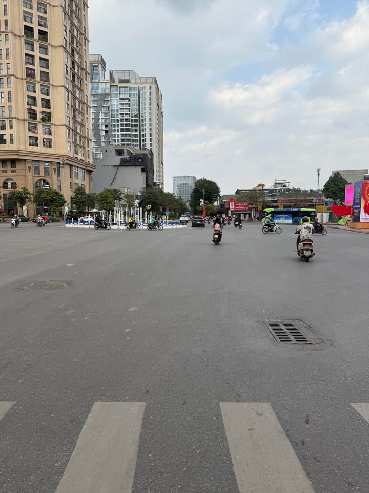 Nhà 5 tầng Trịnh Công Sơn, Tây Hồ 50m² - Không gian sống lý tưởng giữa lòng Hà Nội!