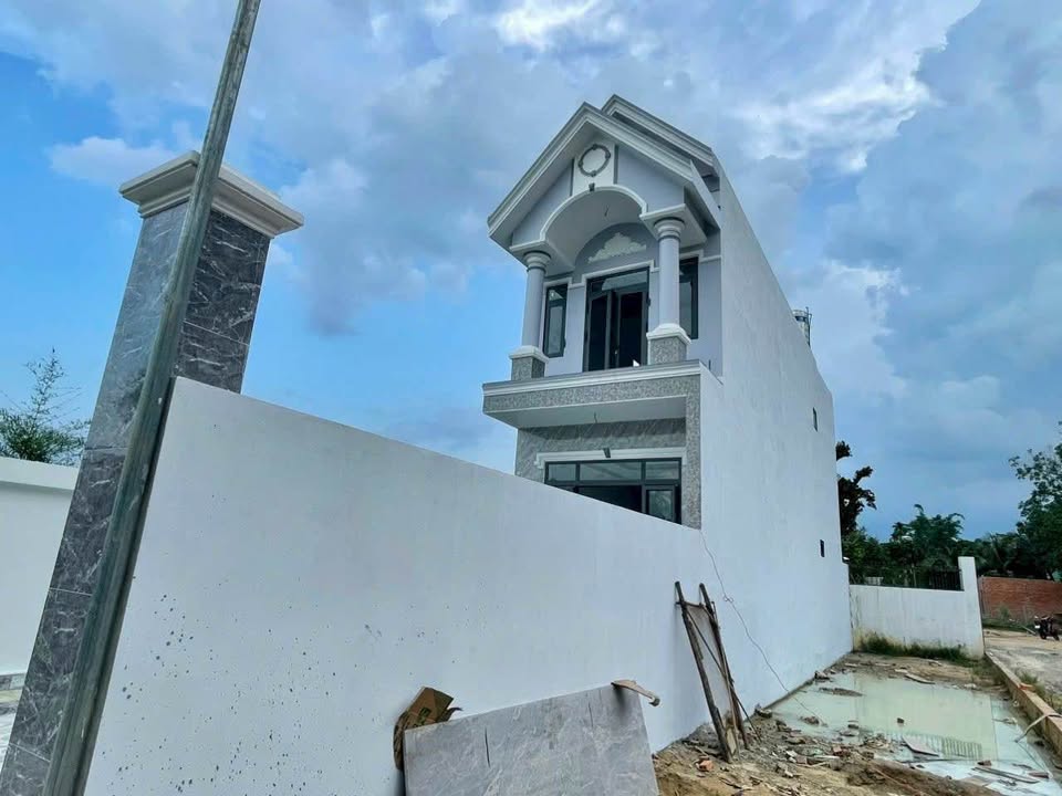 Nhà đẹp Định Hòa Thủ Dầu Một 100m² giá 2,5 tỷ - Khu dân cư đông đúc, gần bệnh viện!