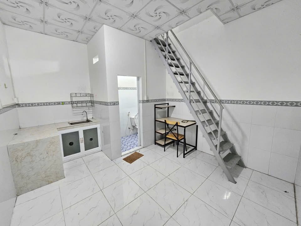 Phòng trọ đường Nguyễn Văn Cừ nối dài 28m² giá 2.8 triệu - Địa điểm lý tưởng cho sinh viên!