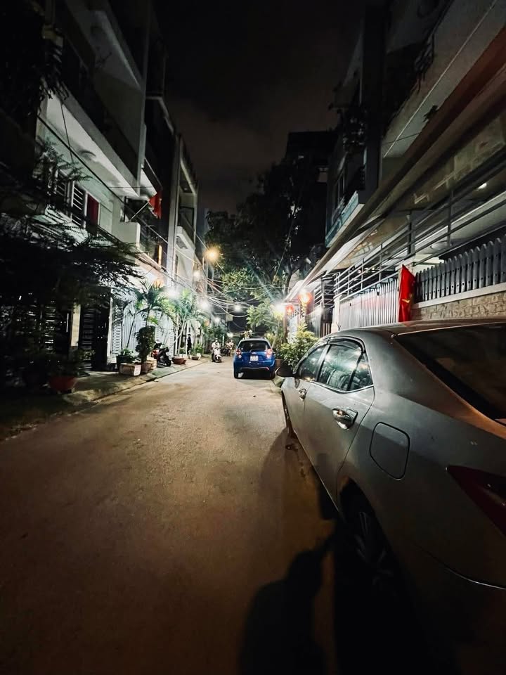 Nhà 4 tầng Huỳnh Tấn Phát, Quận 7, Diện tích 152m², Giá 12 tỷ - Dân trí cao, Vỉa hè rộng!