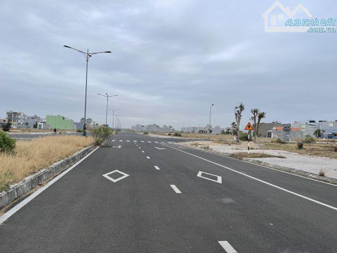 Đất mặt tiền đường Phan Chu Trinh, Sông Cầu 100m² giá 2.55 tỷ - Đầu tư sinh lời ngay!