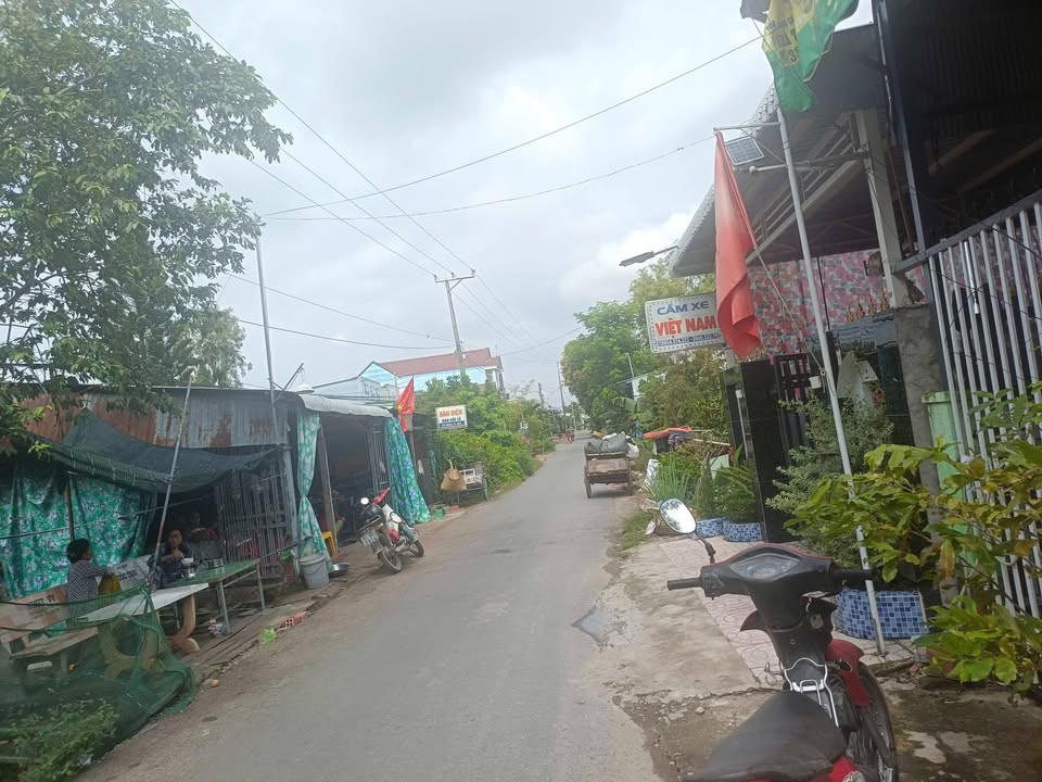 Nhà mặt tiền đường nhựa tại Ấp Tân Hòa B, An Giang 180m² giá 1.4 tỷ - Sổ hồng chính chủ!