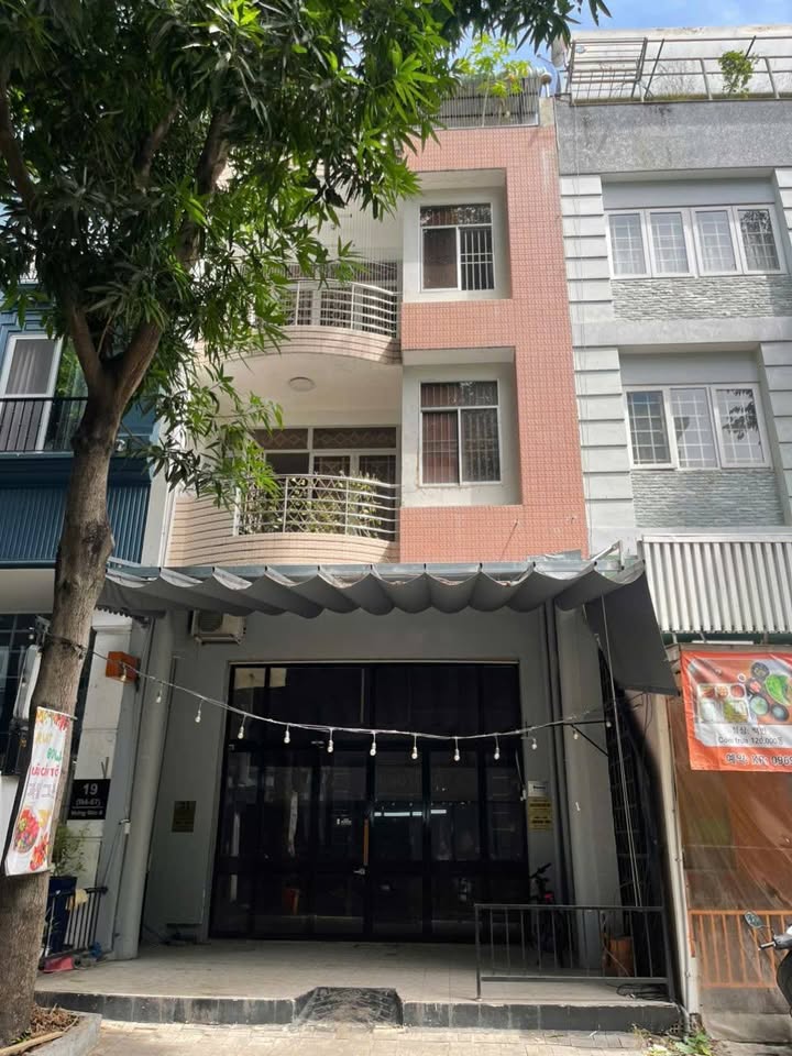 Nhà phố Hưng Gia 4 - Quận 7 - 111m² - Giá 28.5 tỷ - Đầu tư sinh lời hấp dẫn!