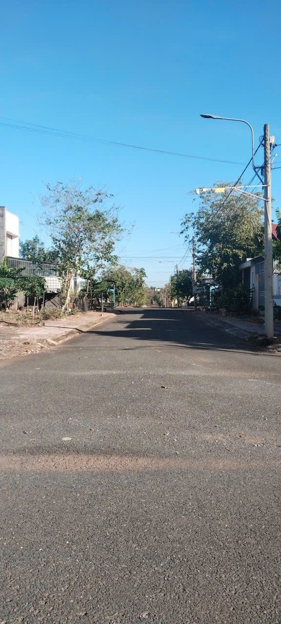 Đất nền khu phố Mỹ, phường Tân Phú 95m² giá 700 triệu - Hướng Tây, mặt tiền đường 14m