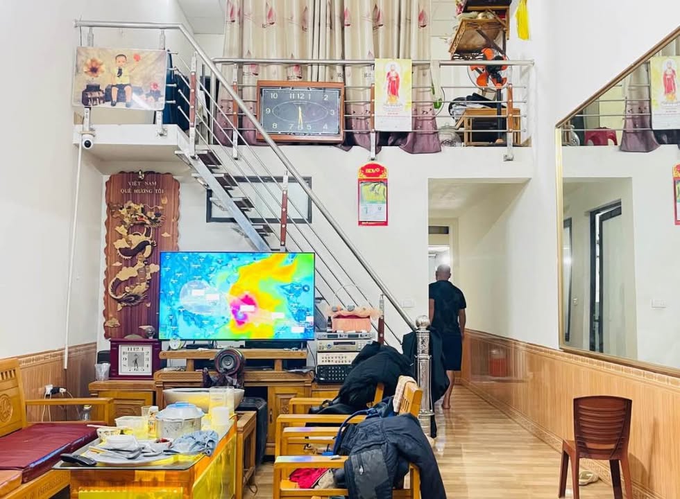 Nhà cấp 4 Gác lửng Trường Thi 73m² giá 1.9 tỷ - Không gian thoáng đãng, tiện nghi đầy đủ!