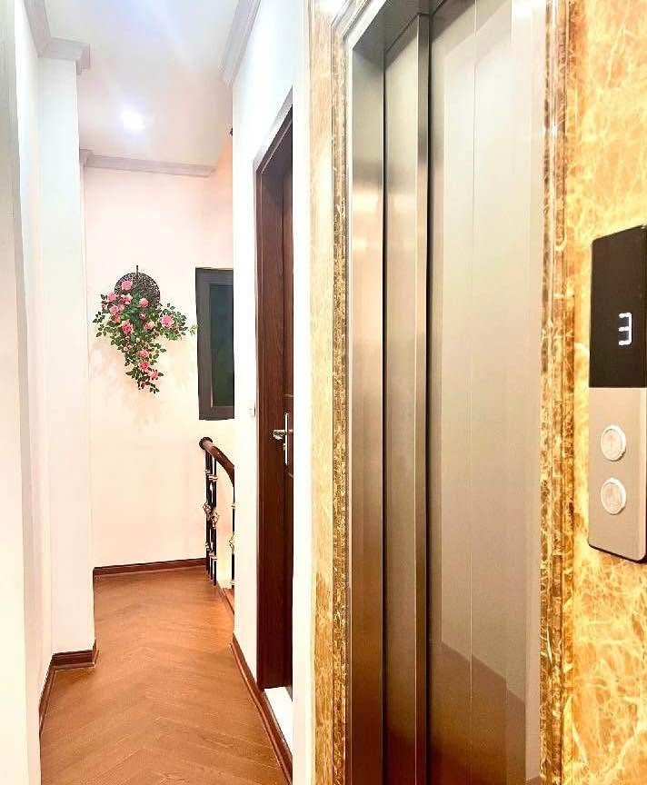 Nhà phố Hoàng Hoa Thám Ba Đình 32m² giá 9.95 tỷ - Nhà đẹp về ở ngay!