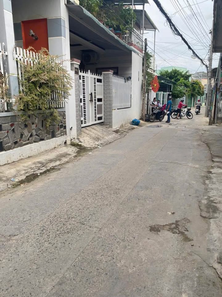 Nhà cấp 4 đường Hoàng Hoa Thám 213m² giá 3.3 tỷ - Tiềm năng cao cho đầu tư!