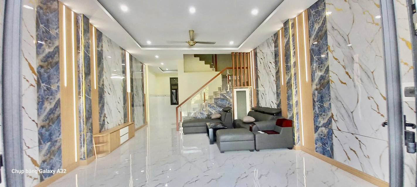 Nhà phố KDC Thắng Lợi Dĩ An 70m² giá 4.6 tỷ - Vị trí giao thông thuận tiện!