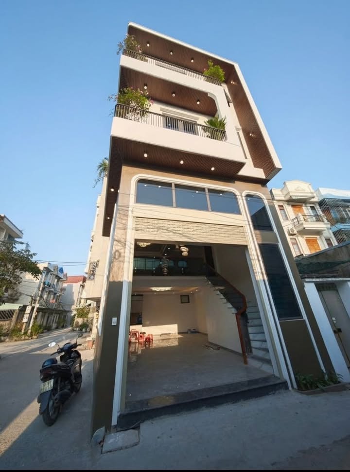 Nhà lô góc 3.5 tầng đường Thanh Bình, Nam Định 50m² - Vị trí đẹp, vừa ở vừa kinh doanh!