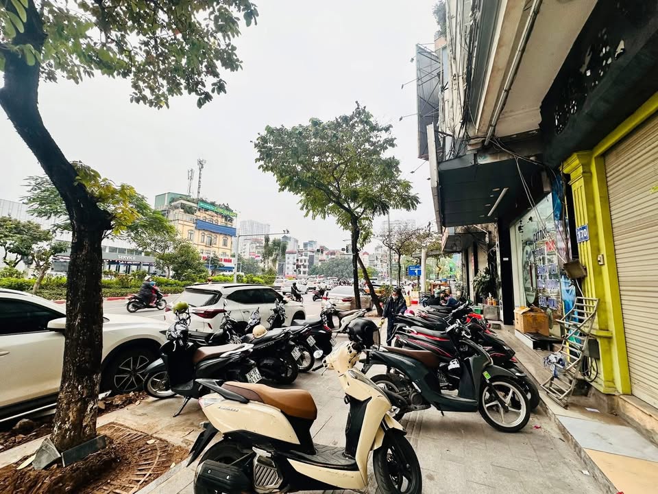 Nhà mặt phố Yên Lãng, Đống Đa 20m² giá 14.5 tỷ - Kinh doanh sầm uất, oto tránh nhau