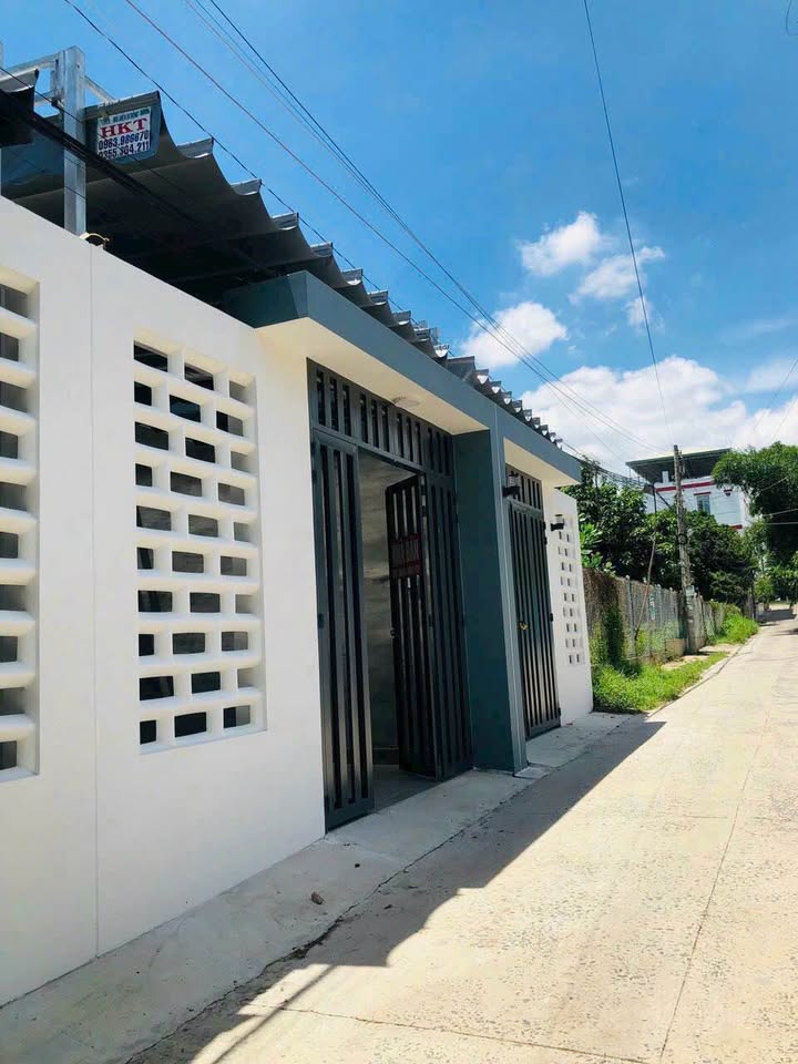 Nhà phố Tân Ninh, Tây Ninh 100m² giá 1.85 tỷ - Gần Vincom, tiện nghi đầy đủ!