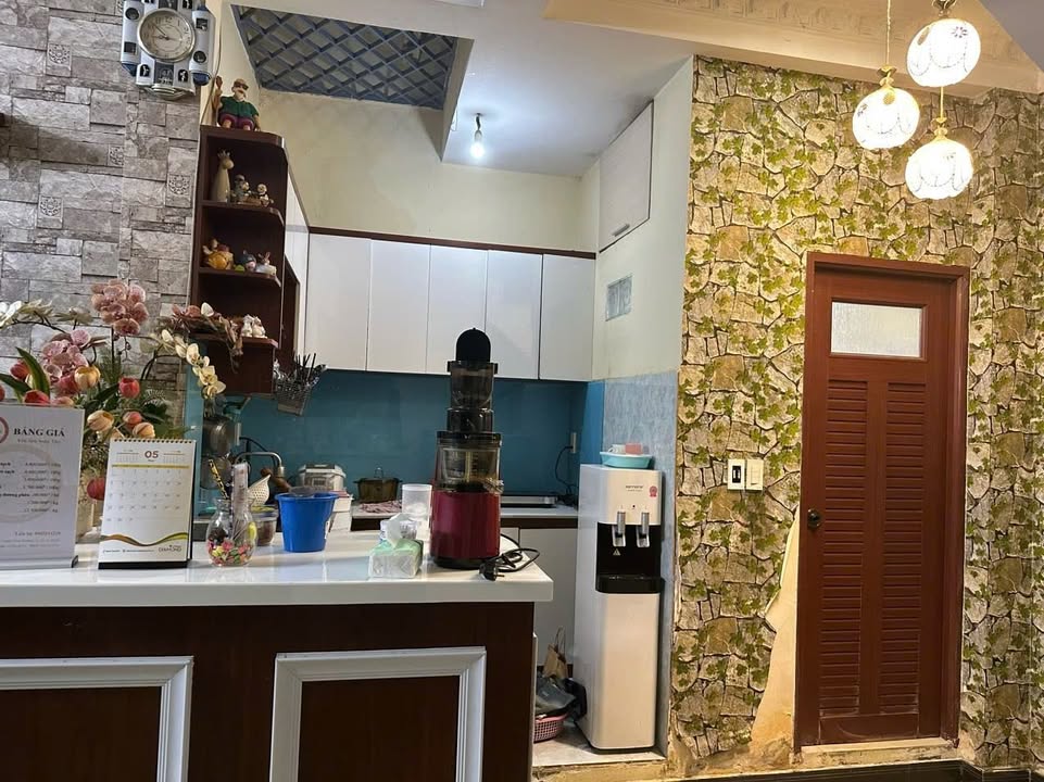 Nhà nguyên căn hẻm Thành Thái, Quận 10, Diện tích 45m² - Cho thuê ngay!