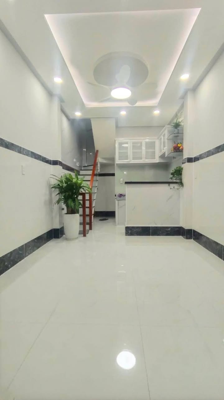 Nhà phố Thủ Đức 2 tầng 18m² giá 1.2 tỷ - Dân cư hiện hữu, an ninh tốt!